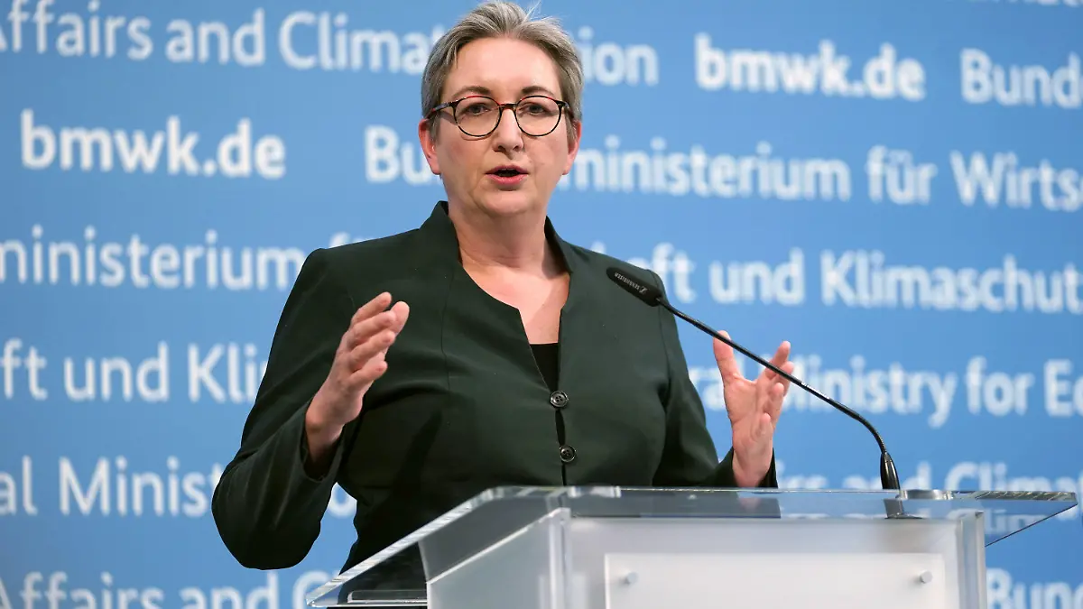 13.07.2022, Berlin: Klara Geywitz (SPD), Bundesbauministerin, äußert sich auf einer Pressekonferenz im Bundeswirtschaftsministerium zum Sofortprogramm für den Gebäudesektor. Foto: Joerg Carstensen/dpa +++ dpa-Bildfunk +++