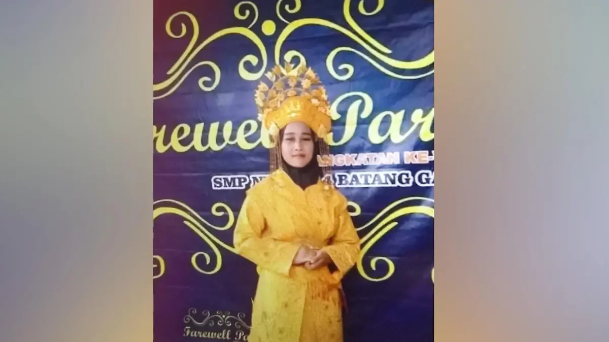 Teenage girl Intan Maria Sari, 14, was killed in a horror crocodile attack while swimming with friends in Riau, Indonesia, on July 9, 2022