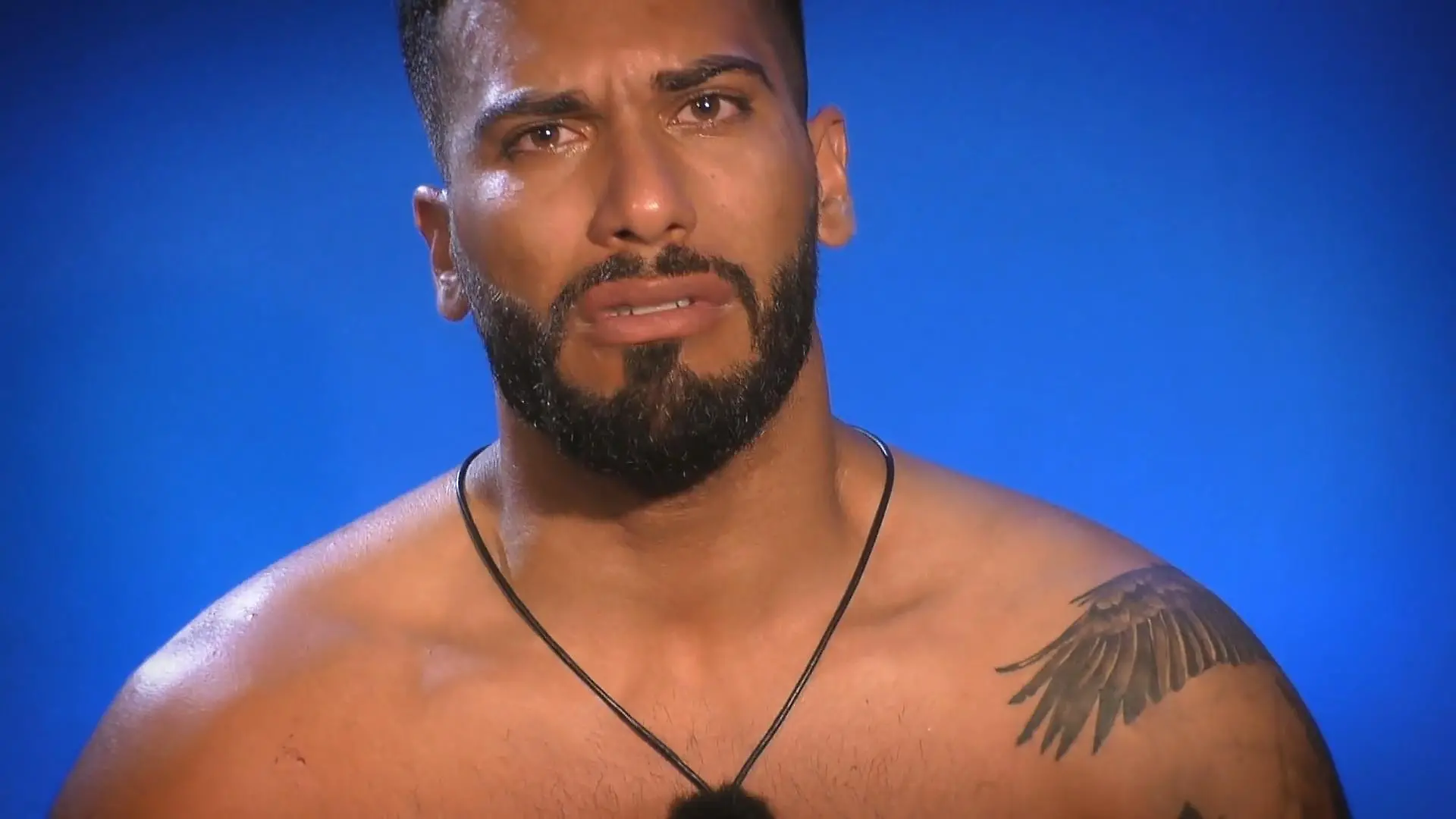 Kandidaten trauen Ferhats Tränen nicht Spielt der "Ex on the Beach"-Kandidat ein Spiel?