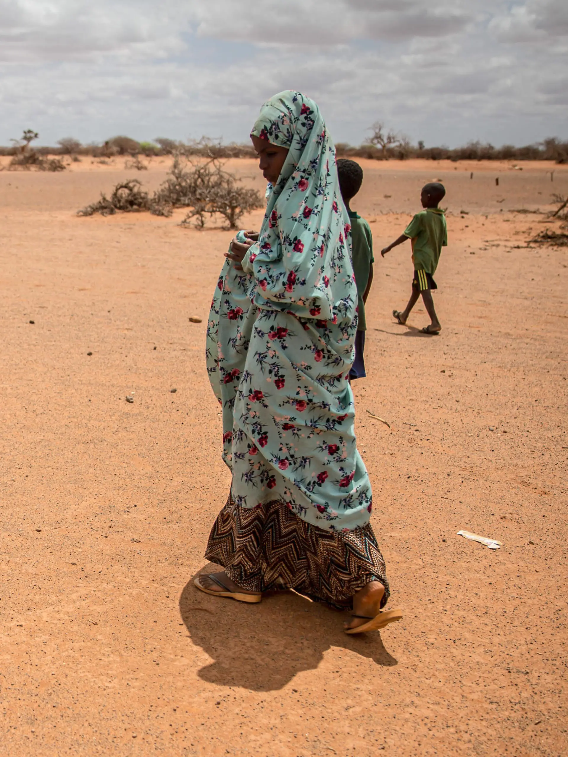 April 14, 2022, Dollow, Jubaland, Somalia: A child displaced by drought walks past the rotting carcasses of goats which died from hunger and thirst on the outskirts of Dollow, Somalia. Dollow Somalia - ZUMAs197 20220414_zab_s197_141 Copyright: xSallyxHaydenx