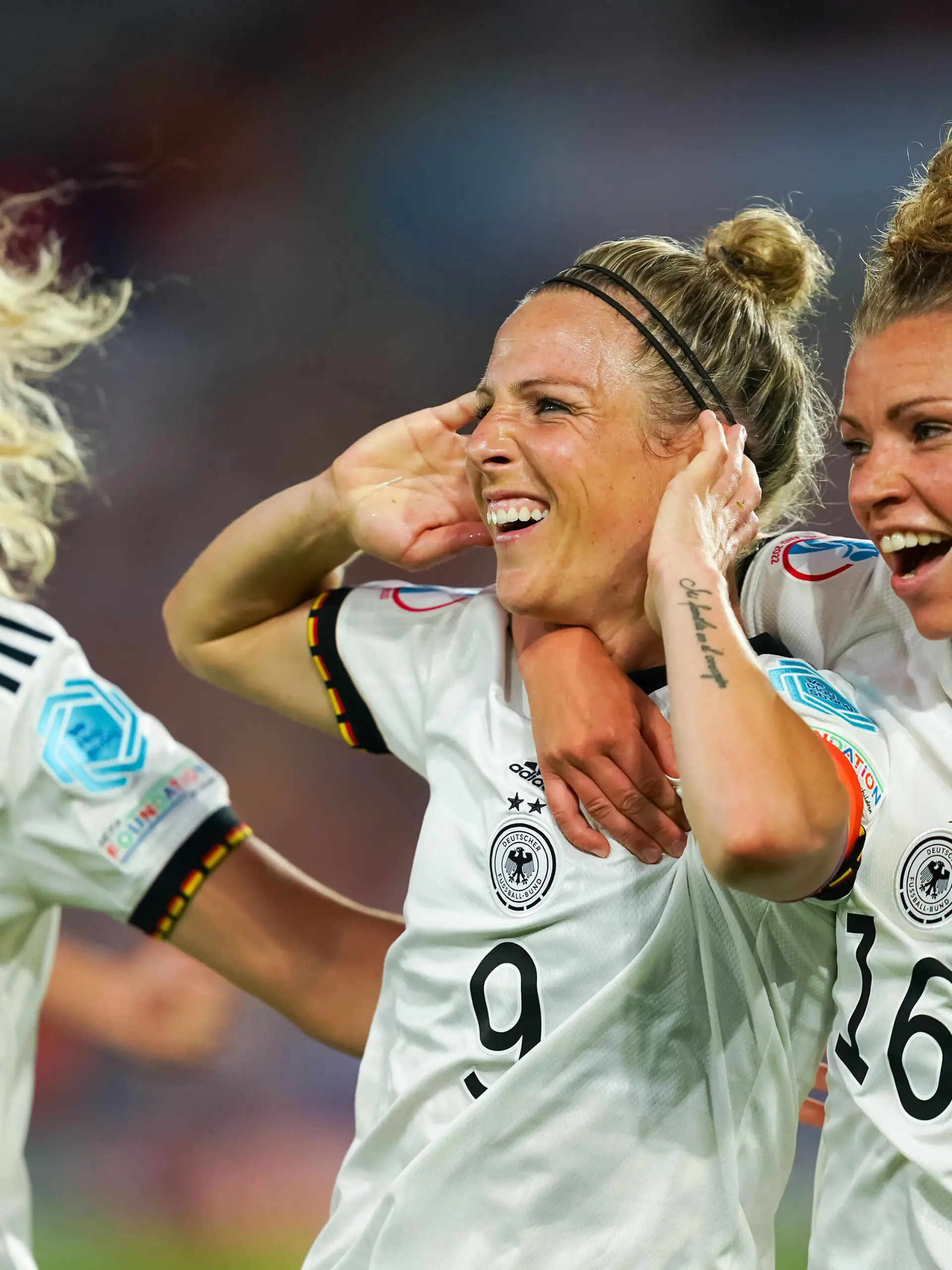 Sport Themen der Woche KW27 Sport Bilder des Tages London, England, July 8th 2022: Svenja Huth 9 Germany celebrates a goal with teammates, which gets dissallowed during the UEFA Womens Euro 2022 football match between Germany and Denmark at Brentford Community Stadium in London, England. Daniela Porcelli /SPP PUBLICATIONxNOTxINxBRA Copyright: xDanielaxPorcellix/SPPx spp-en-DaPos-20220708-JDP09769
