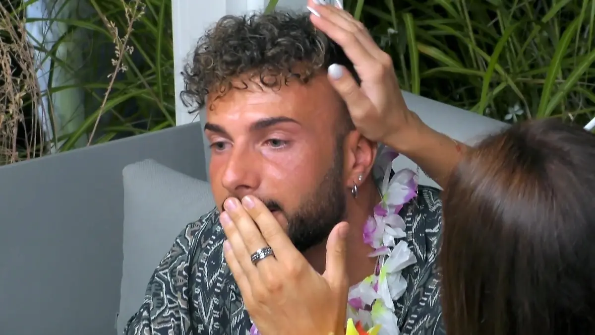 Bei ihren Worten kommen Julian die Tränen Stephi: "Ich will keine Kinder!"