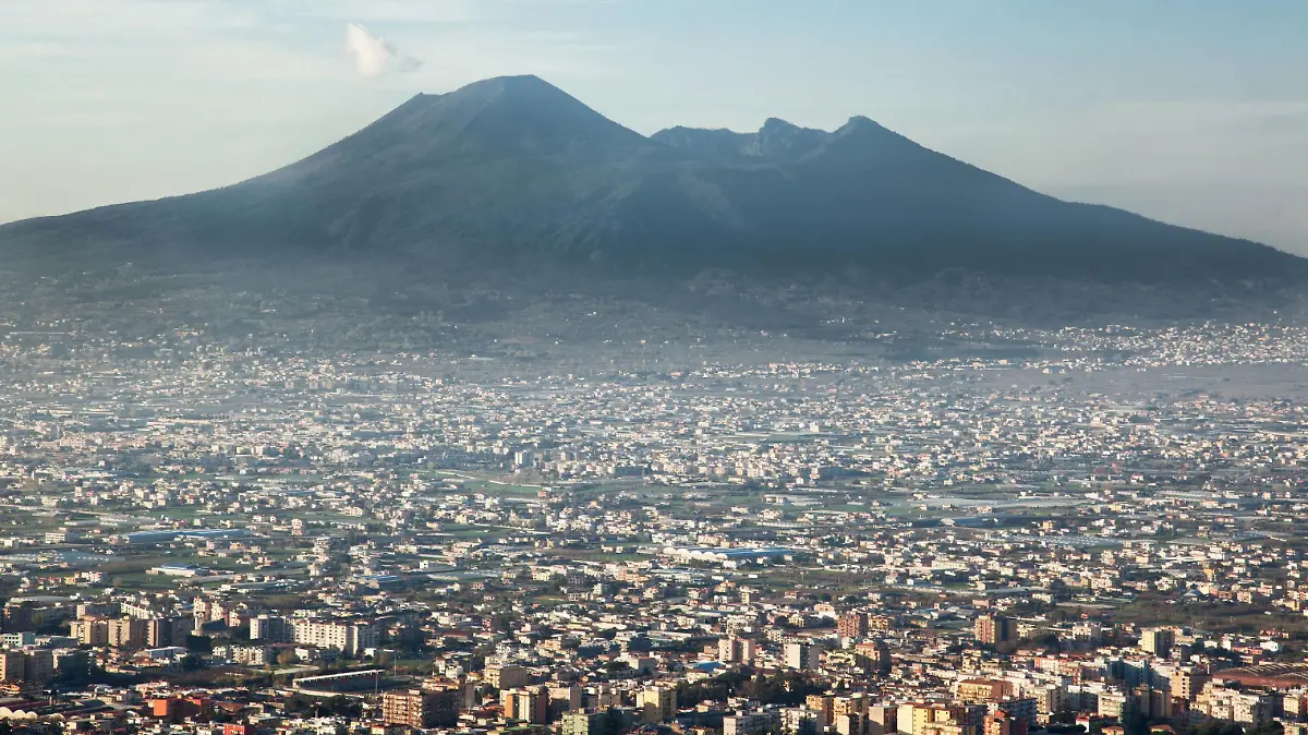 Vesuvius, the volcano of Naples in Italy with the Vesuvian towns PUBLICATIONxINxGERxSUIxONLY 1085302843