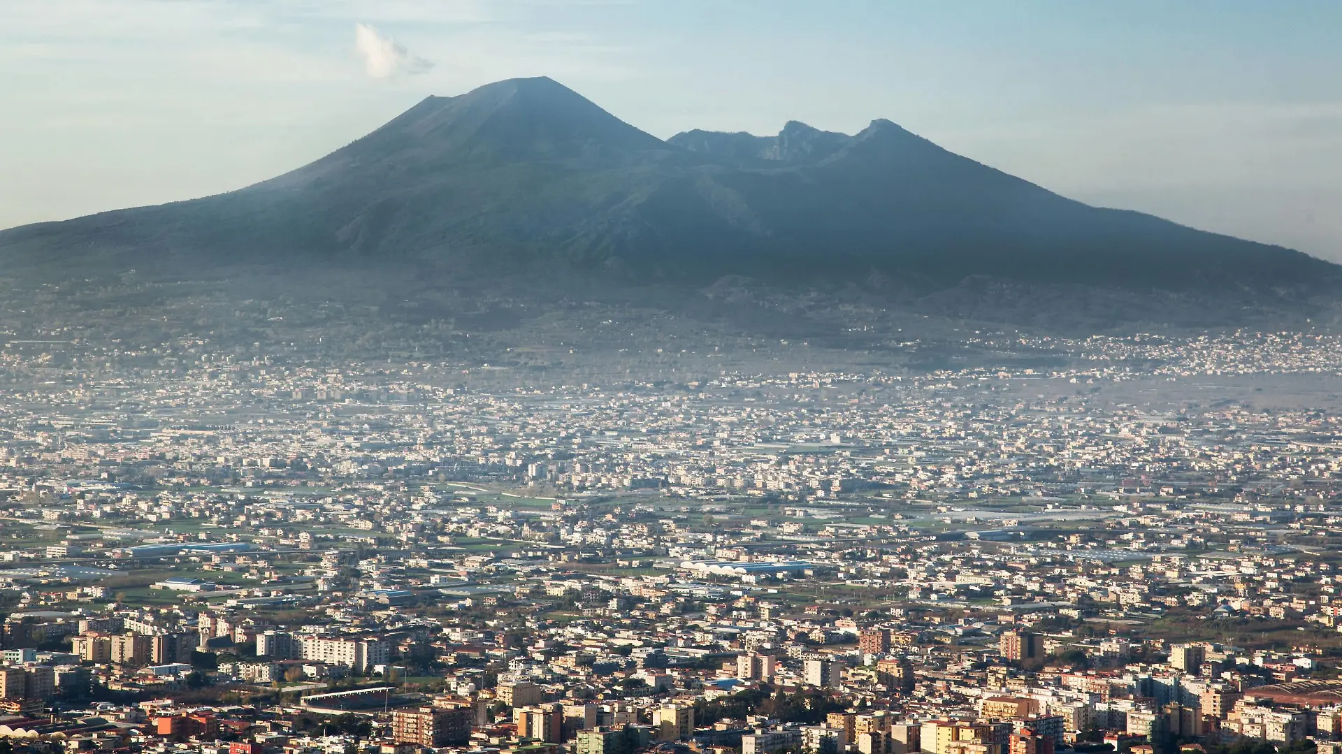 Vesuvius, the volcano of Naples in Italy with the Vesuvian towns PUBLICATIONxINxGERxSUIxONLY 1085302843