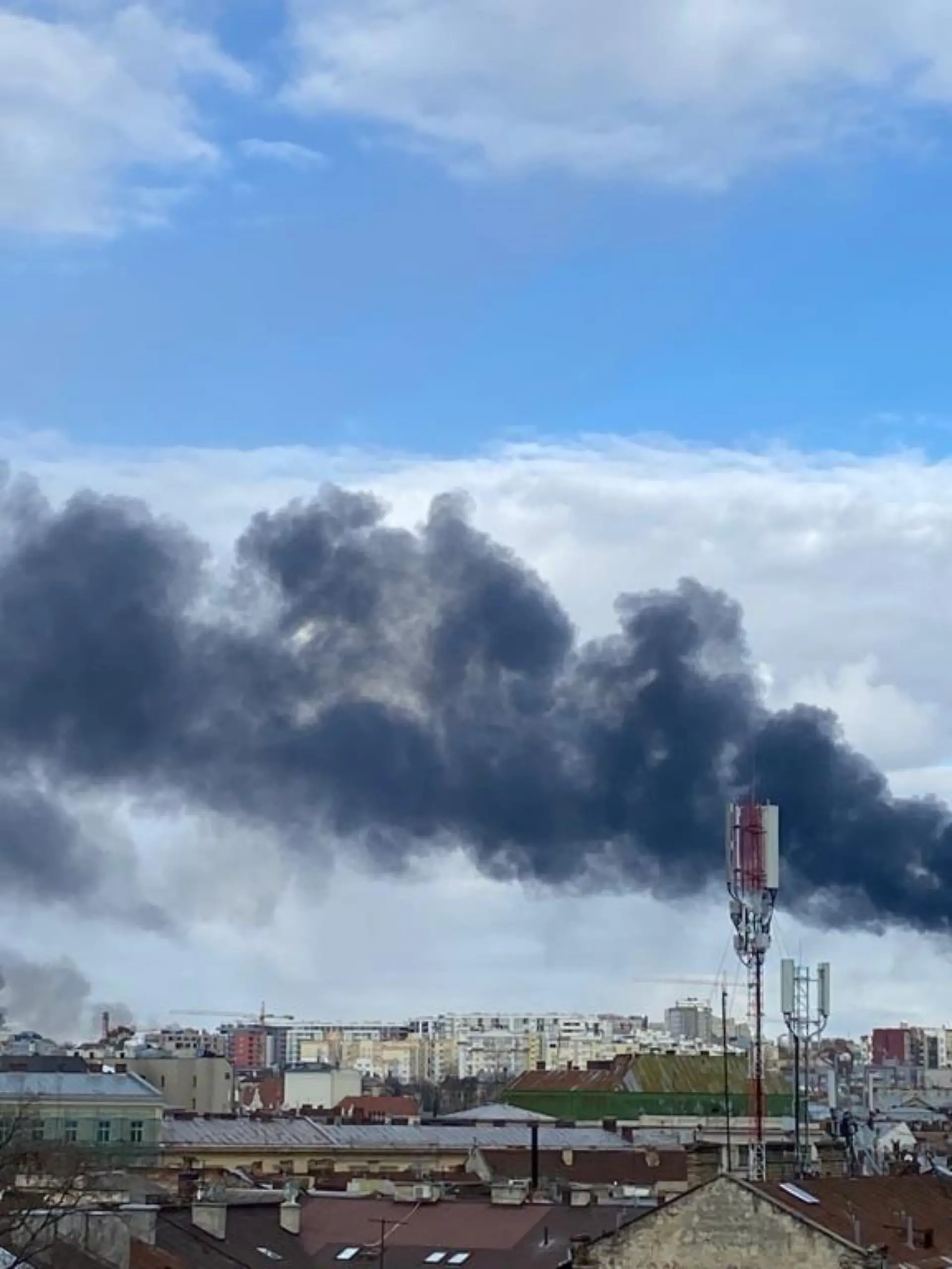 Lwiw: RTL-Aufnahmen zeigen Rauchschwaden nach den Raketenangriffen
