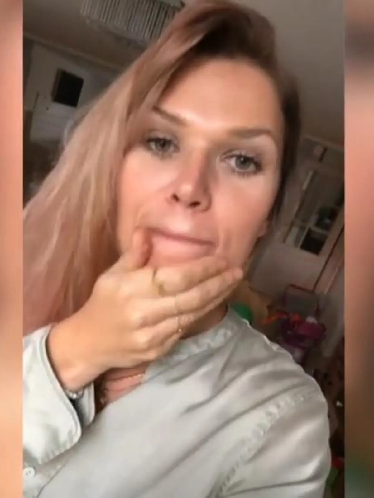 Bild zu: "Haarfärbe-Unfall bei Sara Kulka"