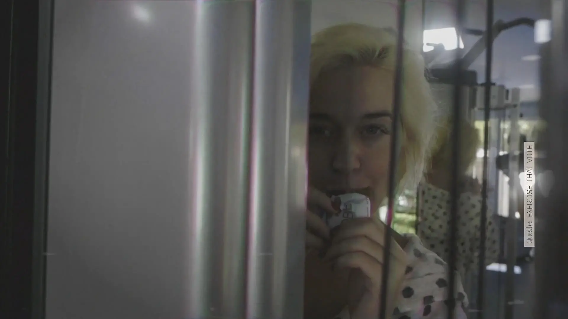 Katy Perry zeigt sich beim Milch abpumpen Training für die US-Wahl