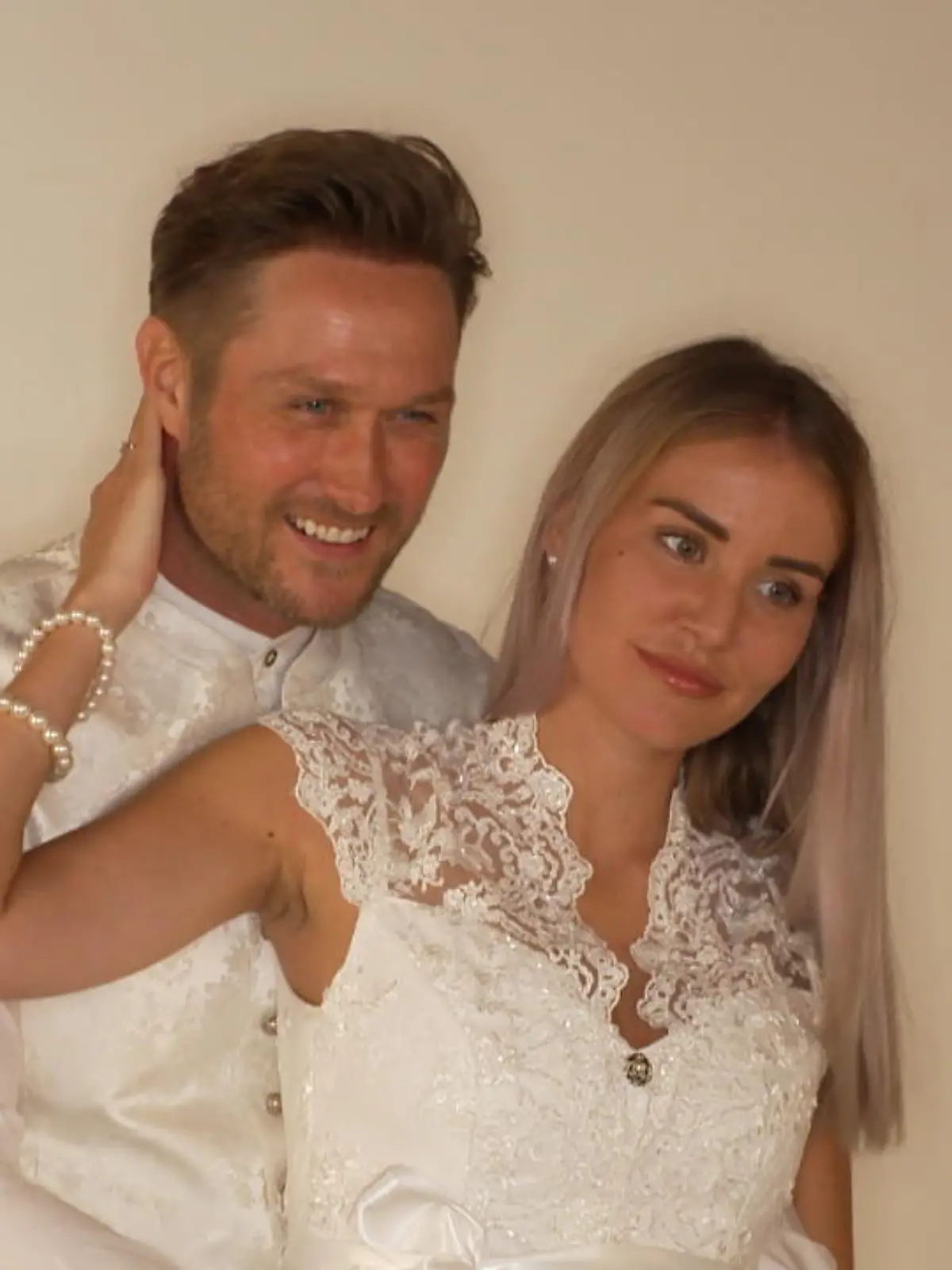 Bild zu: "Nico Schwanz und Julia Prokopy im Baby-Glück"