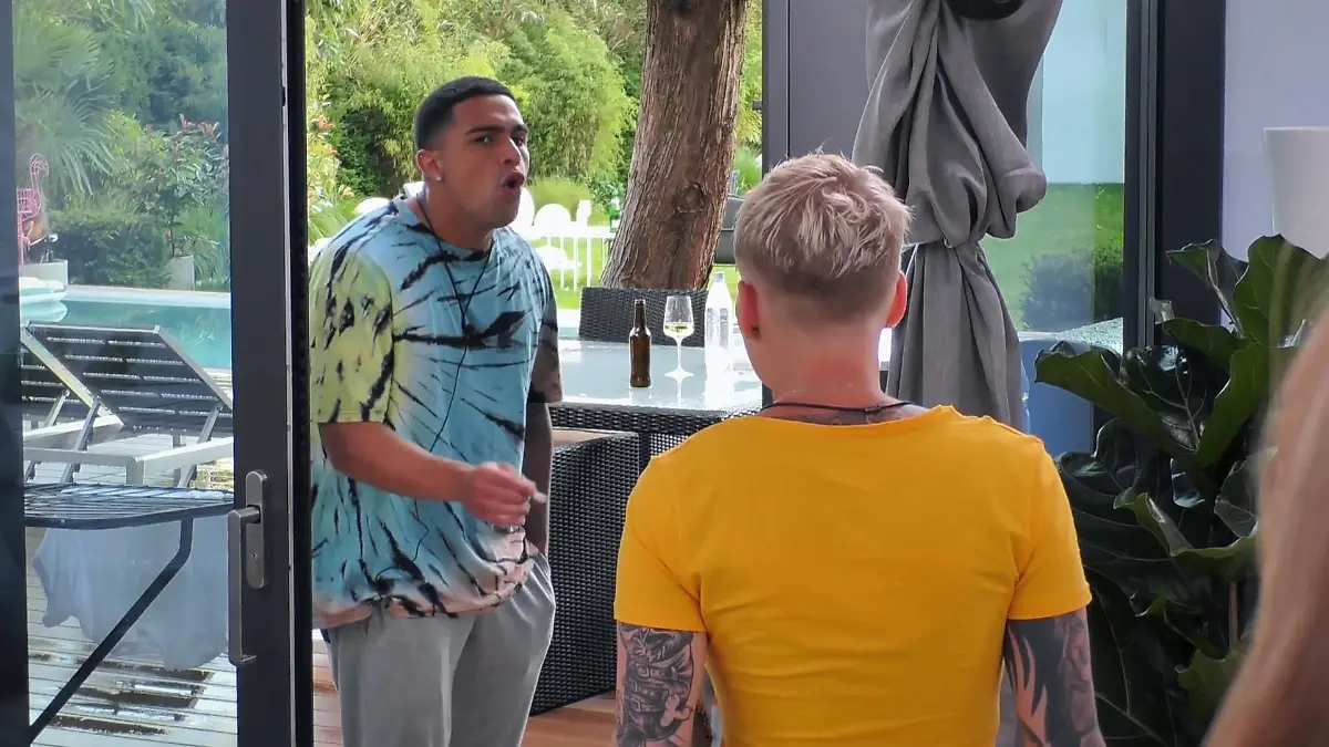Alex rastet aus "Guck mich nicht so an!"
