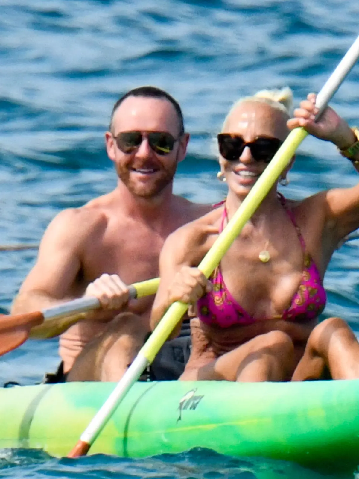 Bild zu: "Donatella Versace top gestylt auf Sardinien"
