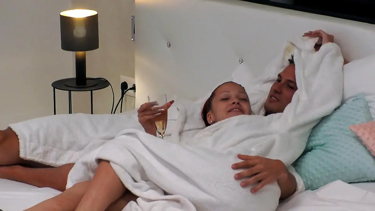 Max spielt mit dem Feuer "Ex on the Beach"