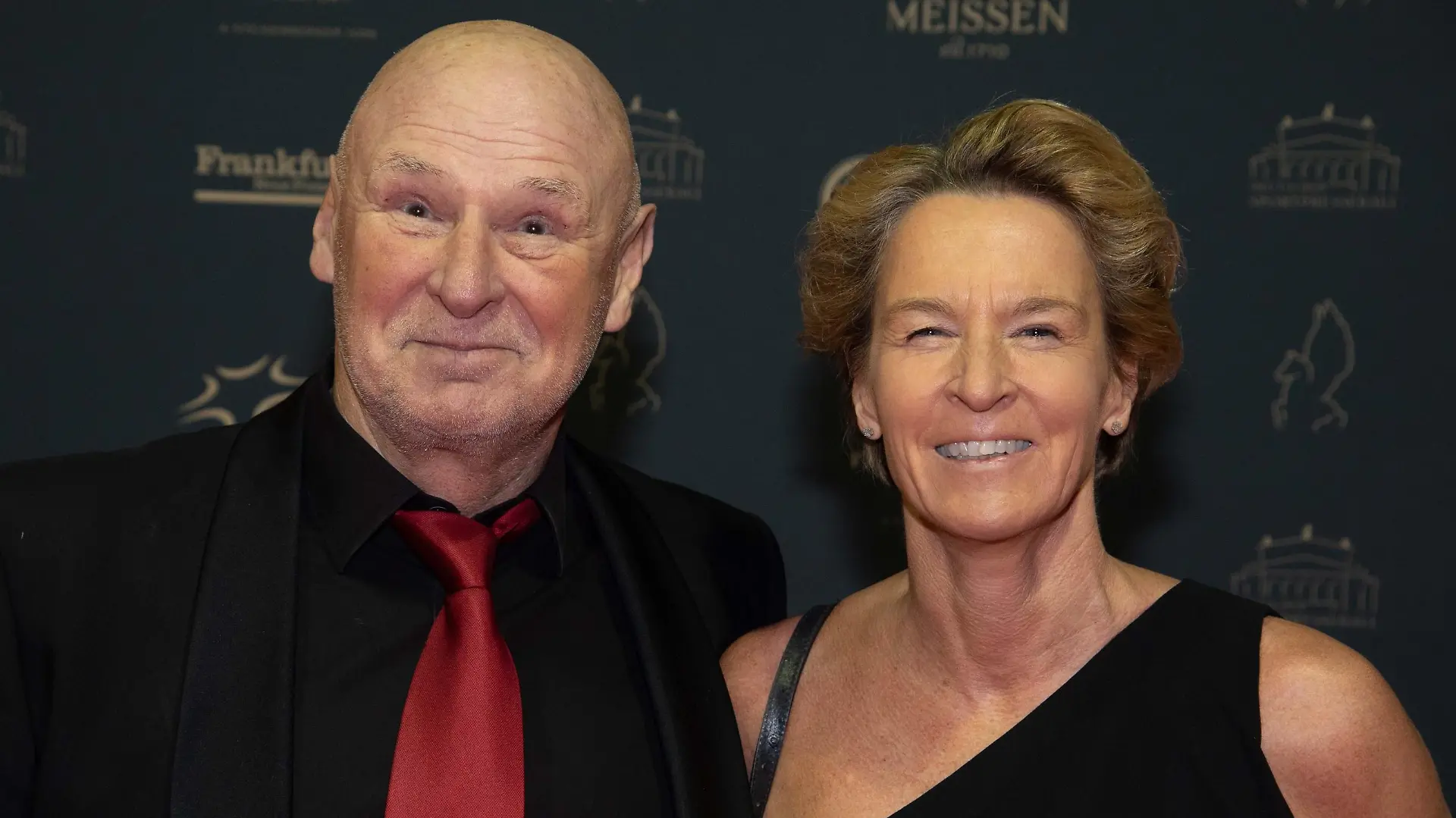 Martina VOSS-TECKLENBURG, mit Ehemann Hermann, roter Teppich, Red Carpet Show, 40. Deutscher Sportpresseball in der Alten Oper Frankfurt, 05.11.2022.
