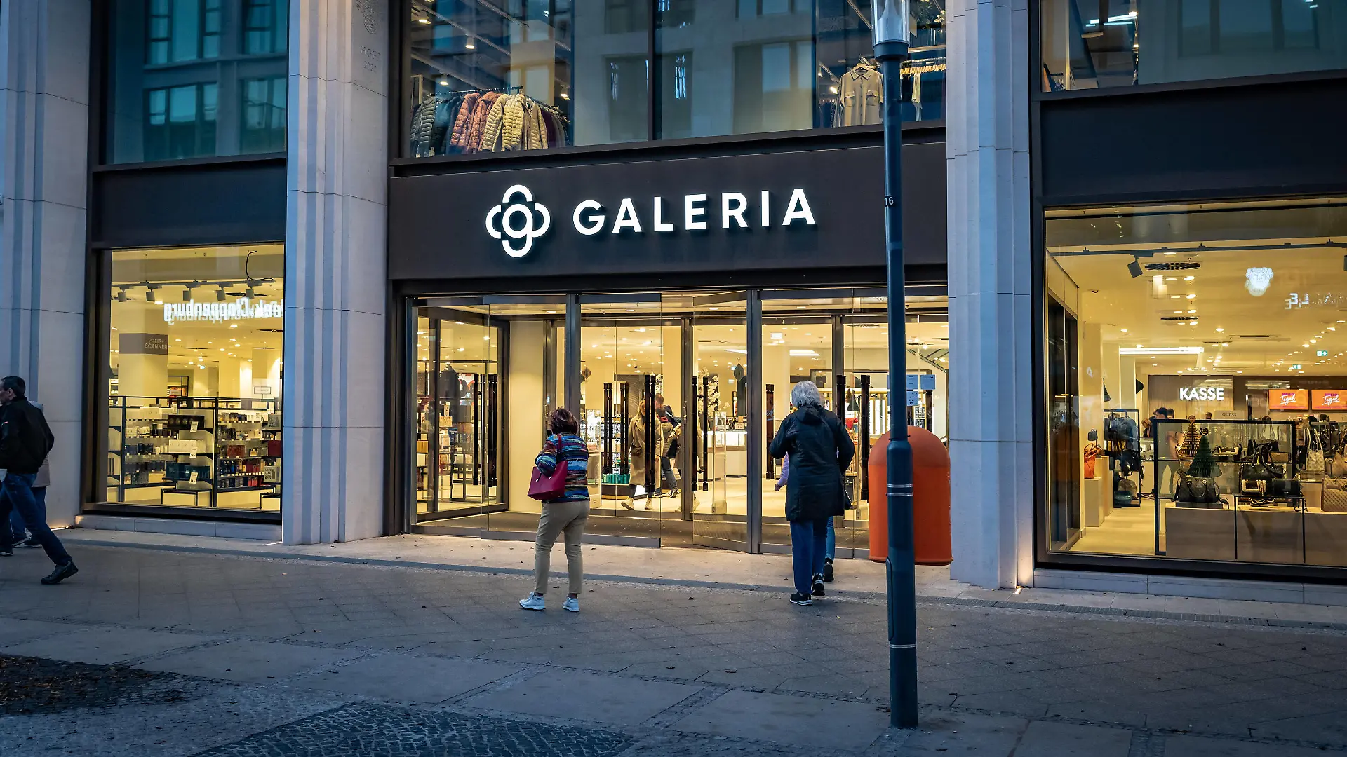 Berlin Reinickendorf OT Tegel Tegel Quartier mit der letzten in Deutschland eröffneten GALERIA / KARSTADT / KAUFHOF Filiale am 13.10.2022, fotografiert am 02.11.2022 Berlin *** Berlin Reinickendorf OT Tegel Tegel Quartier with the last GALERIA KARSTADT KAUFHOF store opened in Germany on 13 10 2022, photographed on 02 11 2022 Berlin