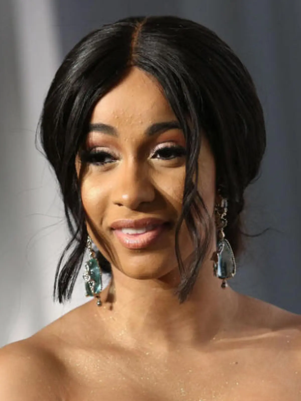 Bild zu: "Cardi B: Nanu, was hat die denn da auf dem Kopf?"