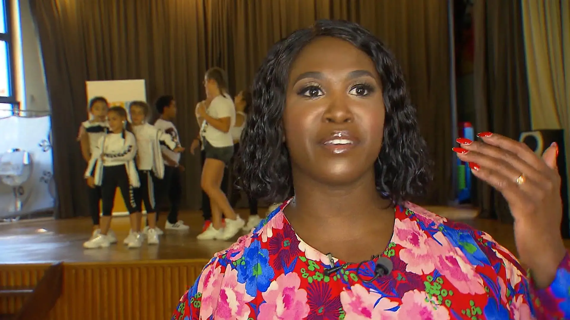 Motsi Mabuse gibt HipHop-Tanzkurs für Kinder "RTL - Wir helfen Kindern"-Event