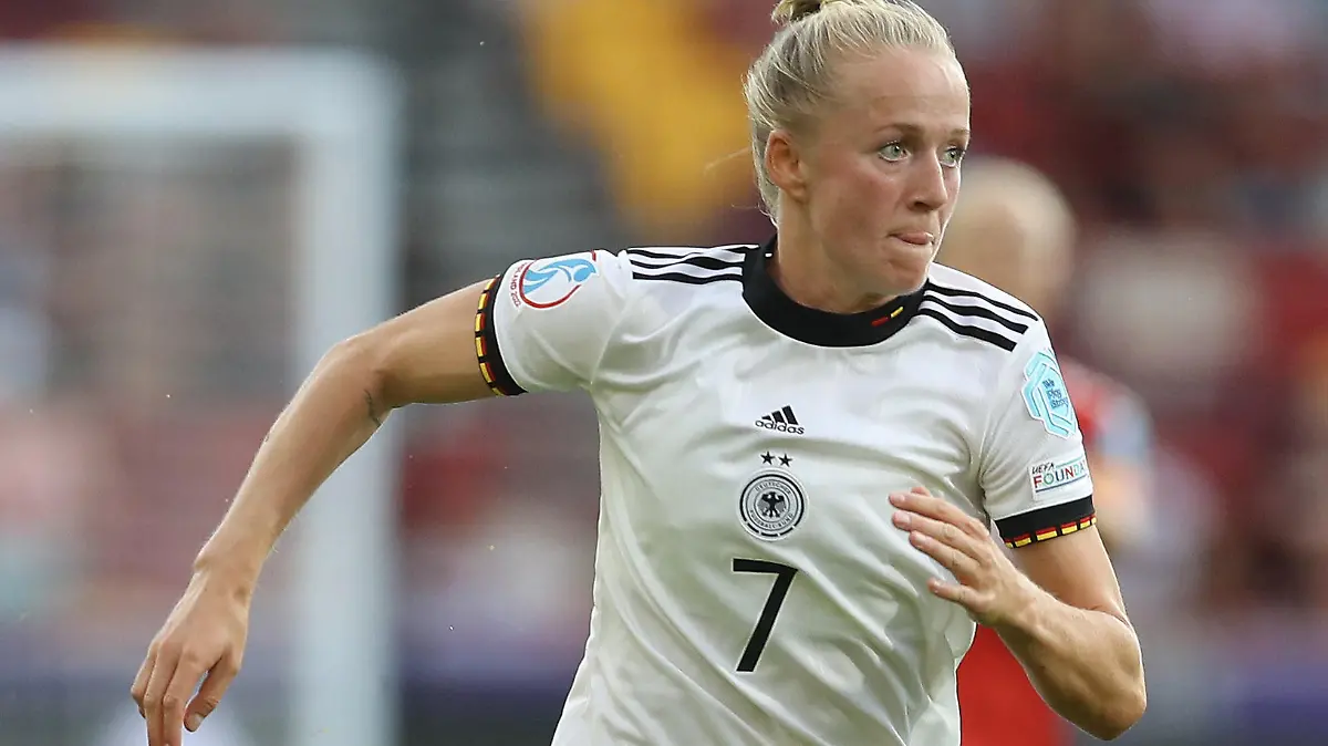 08.07.2022, Großbritannien, London: Fußball, Frauen: EM, Deutschland - Dänemark, Vorrunde, Gruppe B, 1. Spieltag, Brentford Community Stadium. Deutschlands Lea Schüller in Aktion. Foto: Paul Terry/CSM via ZUMA Press Wire/dpa - ACHTUNG: Nur zur redaktionellen Verwendung im Zusammenhang mit einer Berichterstattung - * United Kingdom Rights OUT * +++ dpa-Bildfunk +++