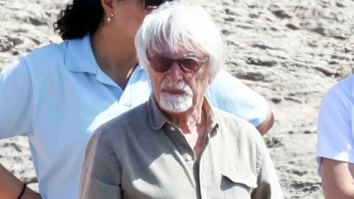 SONDERKONDITIONEN: MINDESTHONORAR: BGUK_2411963 - Formentera, SPAIN - *EXCLUSIVE* - Formula One Billionaire Bernie Ecclestone is pictured with wife and son enjoying a family vacation in Formentera.
Pictured: Bernie Ecclestone
BACKGRID UK 27 JUNE 2022 
UK: +44 208 344 2007 / uksales@backgrid.com
USA: +1 310 798 9111 / usasales@backgrid.com
*UK Clients - Pictures Containing Children
Please Pixelate Face Prior To Publication*