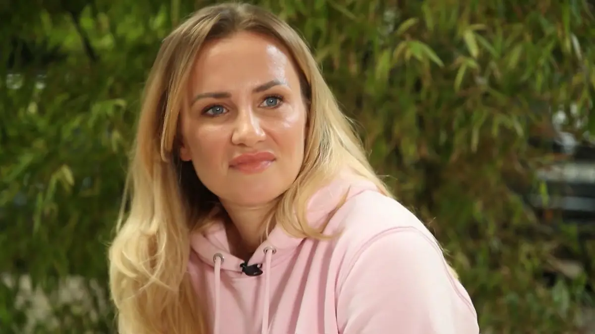 Ania Niedieck verlor ein Kind am AWZ-Set Schauspielerin spricht über ihre 6 Fehlgeburten
