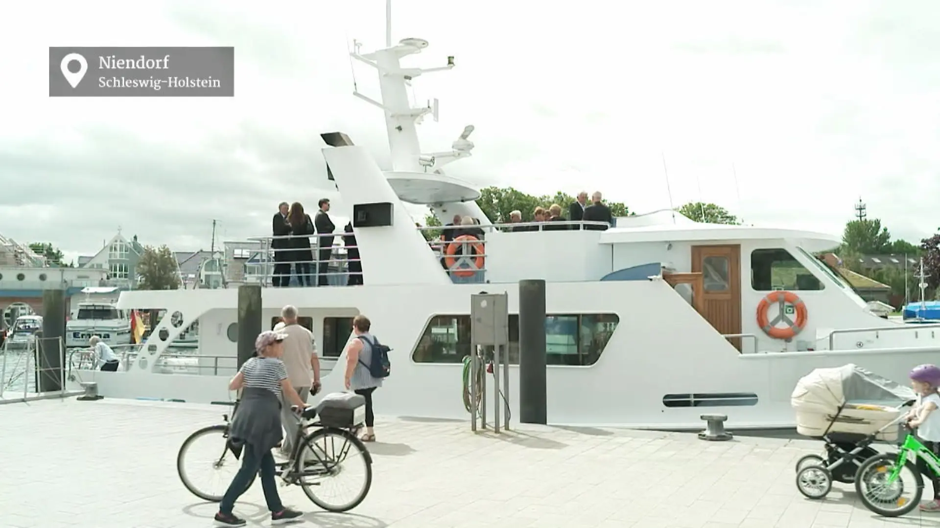 Urne von Werner Böhm wird in der Ostsee zu Wasser gelassen Sein letzter Wunsch geht in Erfüllung