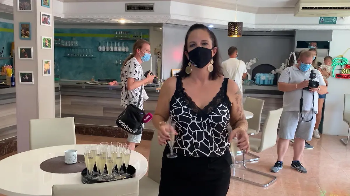 Danni Büchner happy: Die "Faneteria" öffnet wieder Danni Büchner könnte "Tränchen vergießen"