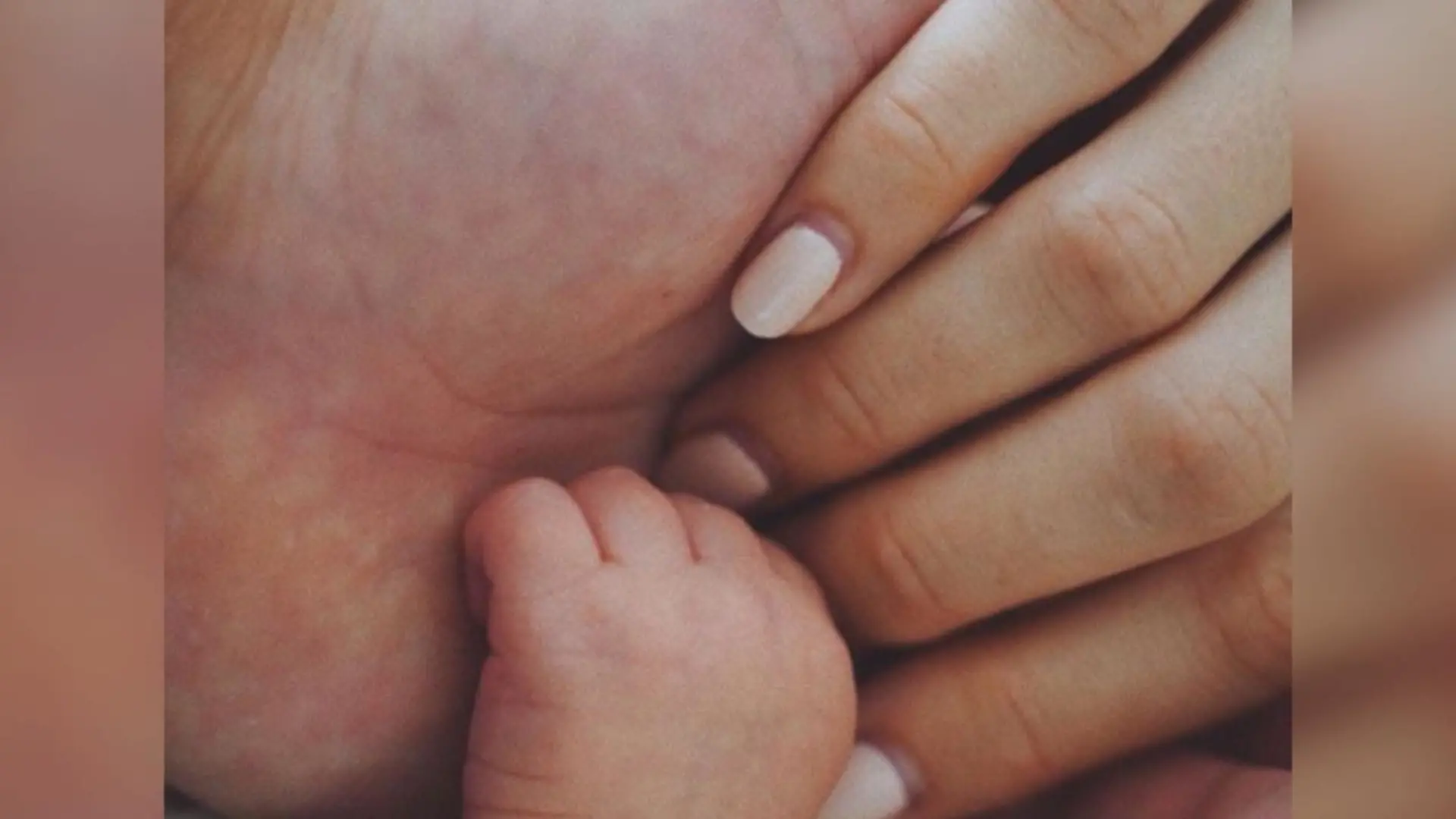Promis und Kollegen gratulieren Neu-Mama Lena Gercke! Mini-Lena ist da