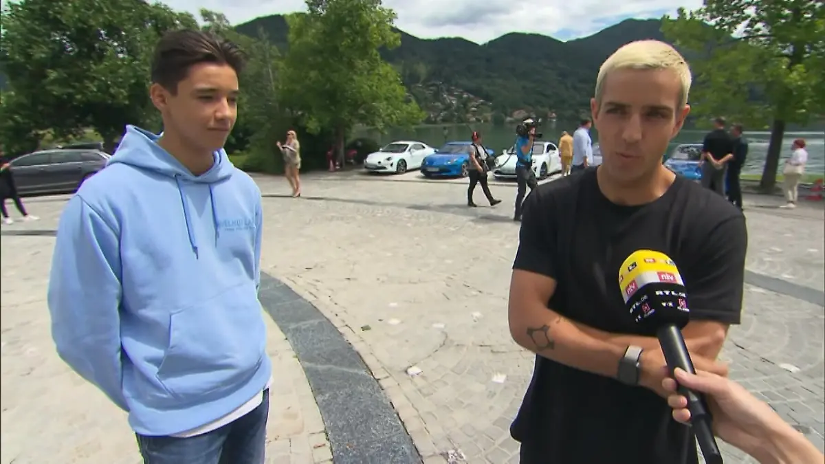 So gut verstehen sie sich mit ihren Vätern Diego Pooth und Aaron Keller in Plauderlaune