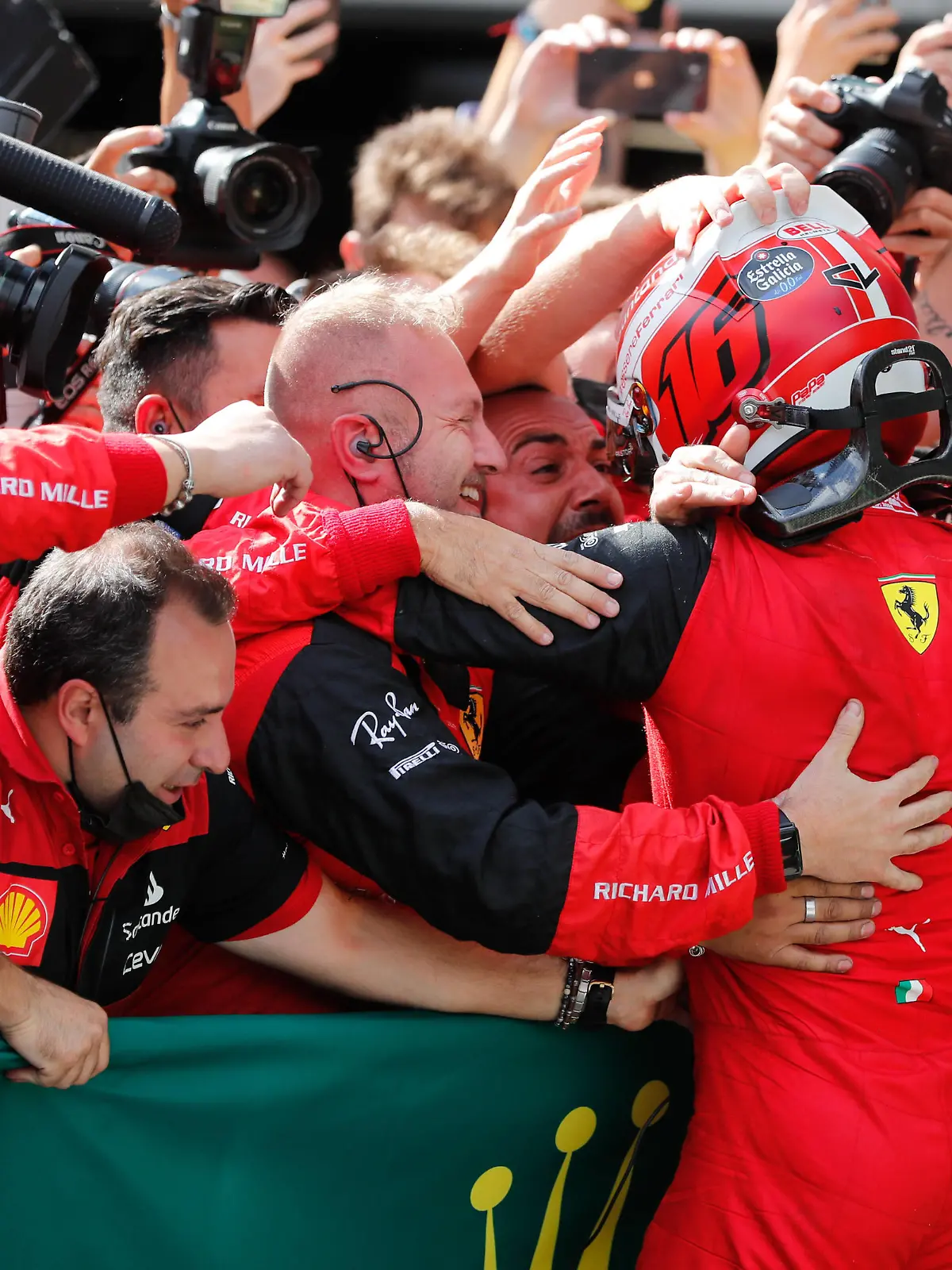  Formula 1 2022: Austrian GP RED BULL RING, AUSTRIA - JULY 10: Charles Leclerc, Ferrari, 1st position, celebrates with his team in Parc Ferme during the Austrian GP at Red Bull Ring on Sunday July 10, 2022 in Spielberg, Austria. Photo by Steven Tee / LAT Images Images PUBLICATIONxINxGERxSUIxAUTxHUNxONLY GP2211_143030_2ST4478