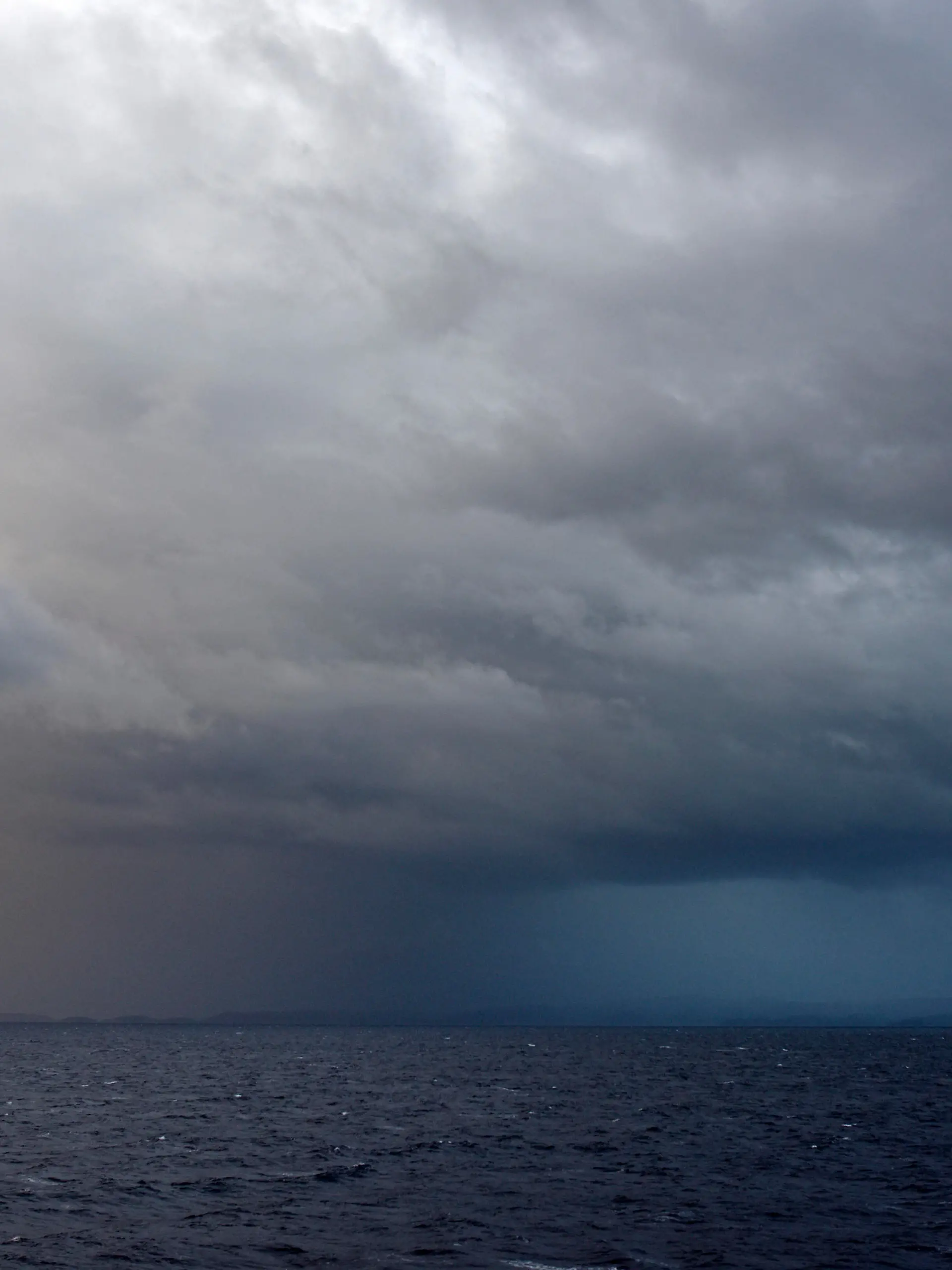 Regenwolke ueber dem Meer, Griechenland, Aegaeis | rain cloud over the sea, Greece, Aegean Sea