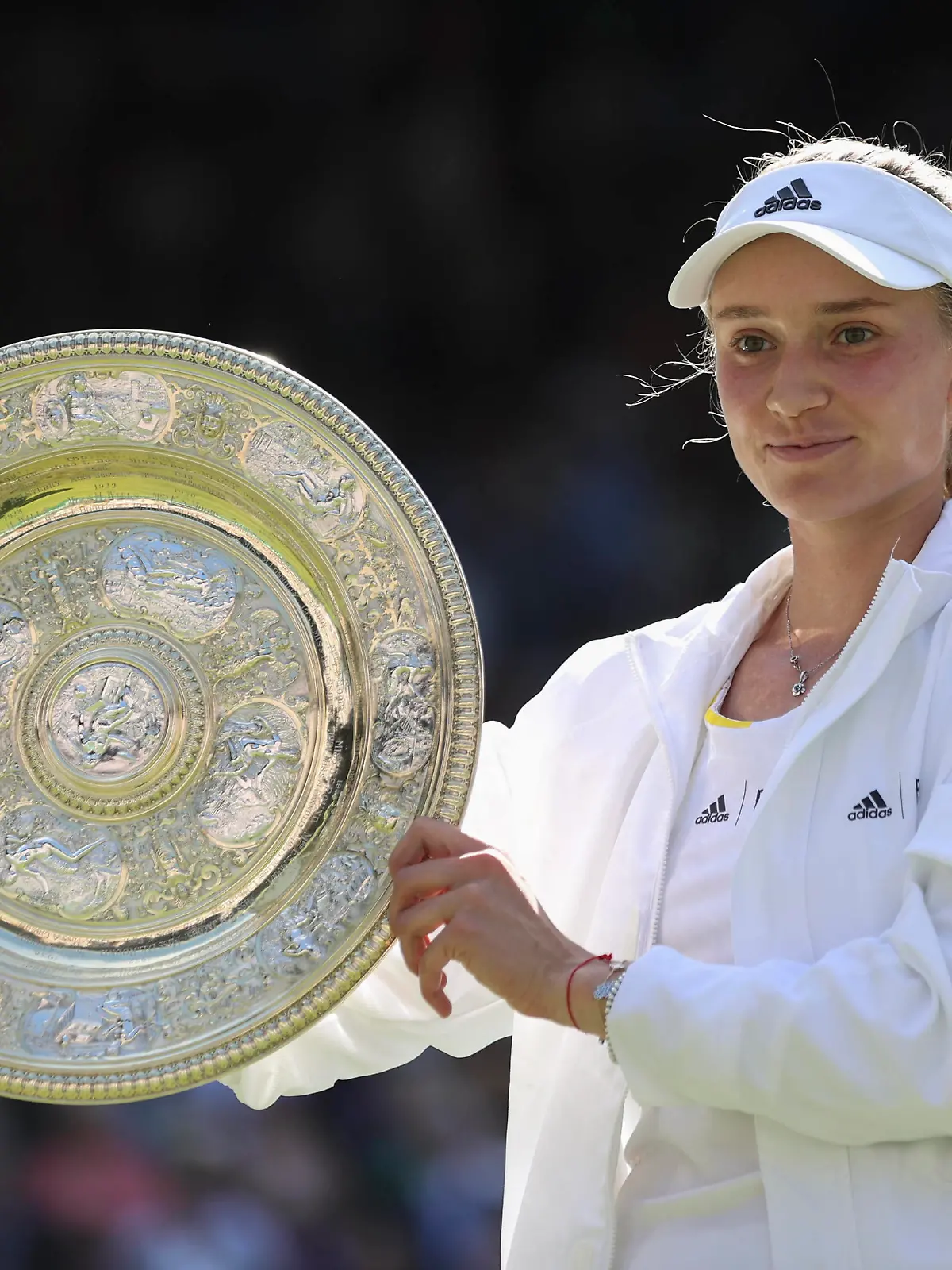  220709 -- LONDON, July 9, 2022 -- Elena Rybakina of Kazakhstan poses with the trophy after winning the women s singles final against Ons Jabeur of Tunisia at Wimbledon Tennis Championship in London, Britain, July 9, 2022.  SPBRITAIN-LONDON-TENNIS-WIMBLEDON-WOMEN S SINGLES-FINAL HanxYan PUBLICATIONxNOTxINxCHN