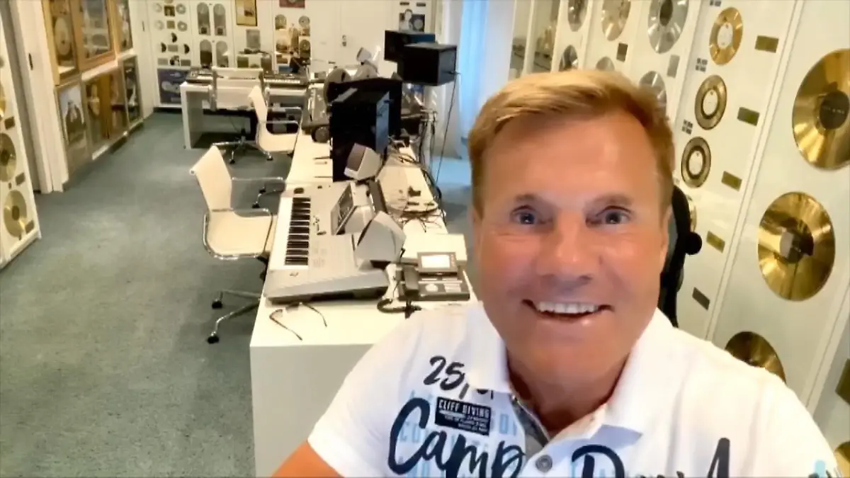 Dieter Bohlen stellt Supertalent-Jury vor Der Pop-Titan freut sich über Jury-Zuwachs