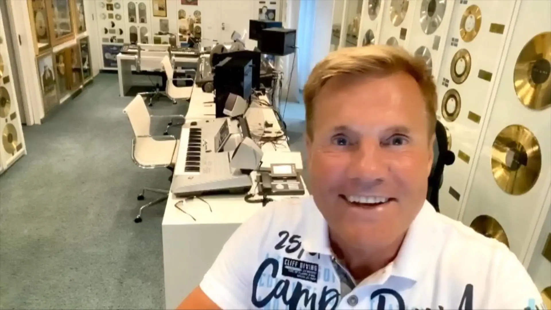 Dieter Bohlen stellt Supertalent-Jury vor Der Pop-Titan freut sich über Jury-Zuwachs