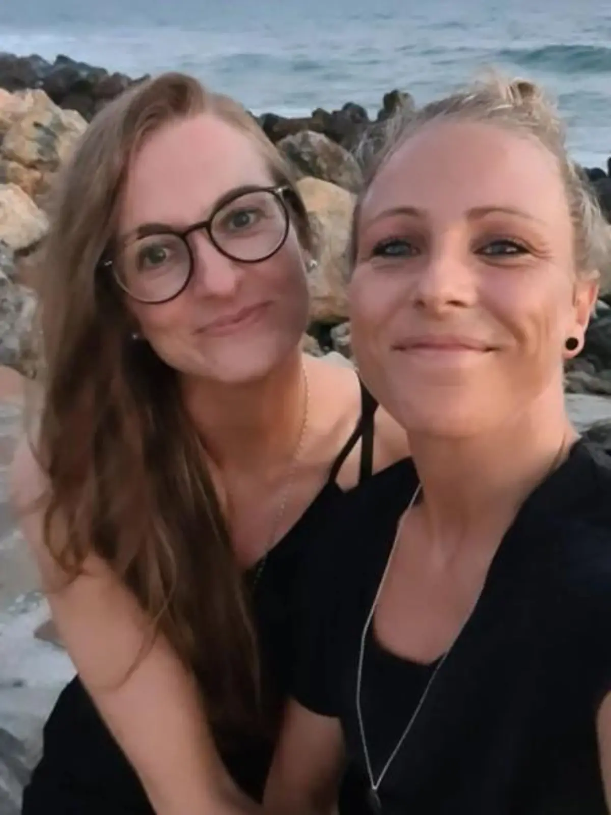 Werden bald Eltern: Laura und Svenja Huth (r.).