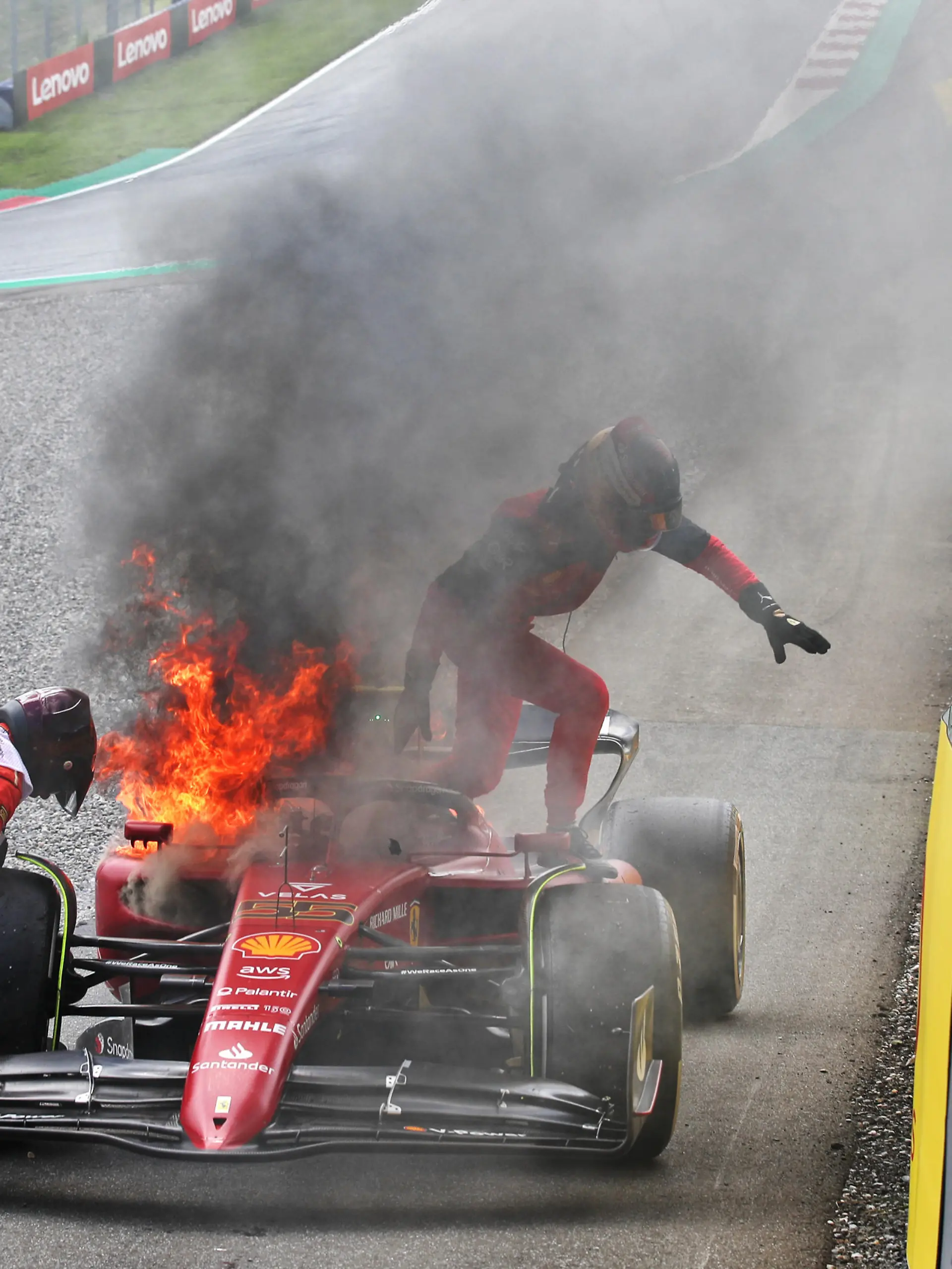 Austrian Grand Prix - Race - Red Bull Ring. Carlos Sainz Jr (ESP) retired from the race with his Ferrari F1-75 on fire. Austrian Grand Prix, Sunday 10th July 2022. Spielberg, Austria. URN:67829862