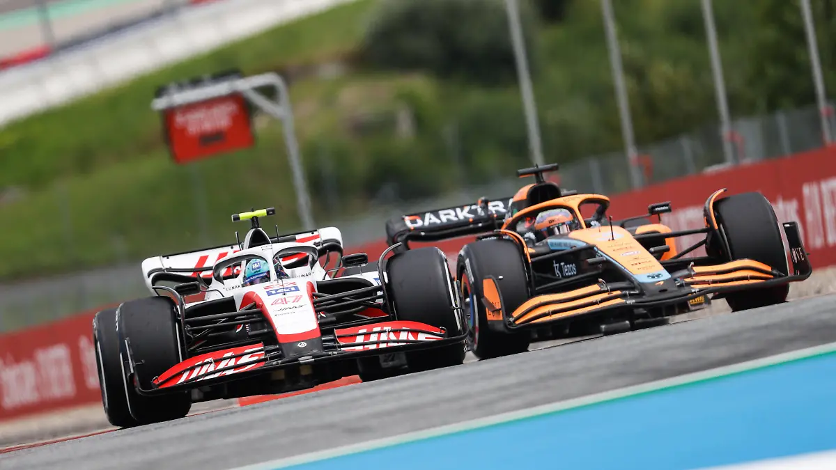 Formula 1 2022: Austrian GP RED BULL RING, AUSTRIA - JULY 10: Daniel Ricciardo, McLaren MCL36, battles with Mick Schumacher, Haas VF-22 during the Austrian GP at Red Bull Ring on Sunday July 10, 2022 in Spielberg, Austria. Photo by Andy Hone / LAT Images Images PUBLICATIONxINxGERxSUIxAUTxHUNxONLY GP2211_082522_ONY8447 