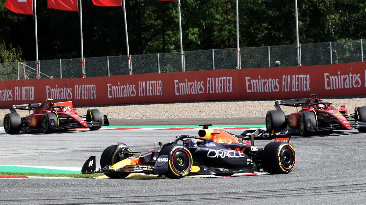 Formula One F1 - Austrian Grand Prix - Red Bull Ring, Spielberg, Austria - July 9, 2022 Red Bull's Max Verstappen, Ferrari's Carlos Sainz Jr. and Charles Leclerc in action during the sprint race REUTERS/Florion Goga
