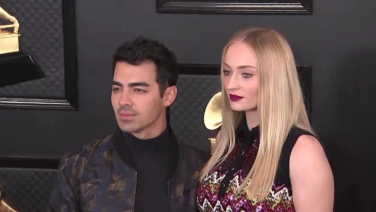 Sophie Turner zeigt endlich ihren Babybauch! "GoT"-Star wird Mama