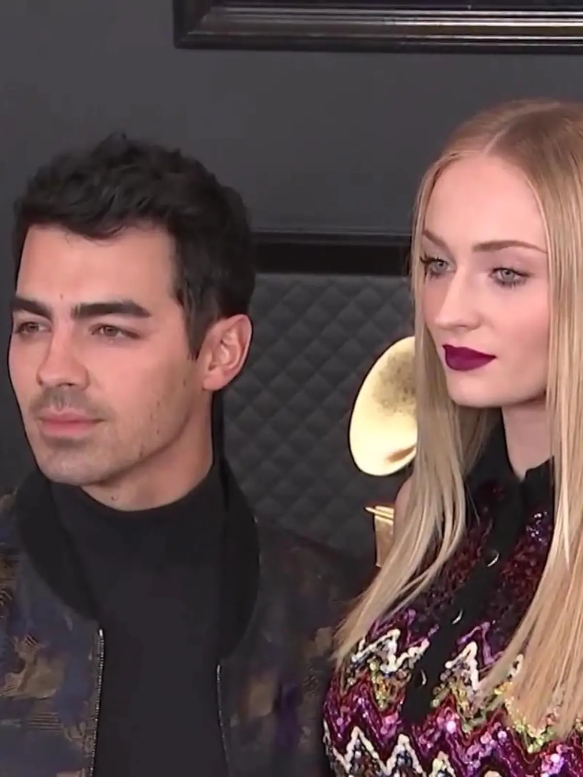 Bild zu: "Sophie Turner zeigt endlich ihren Babybauch!"