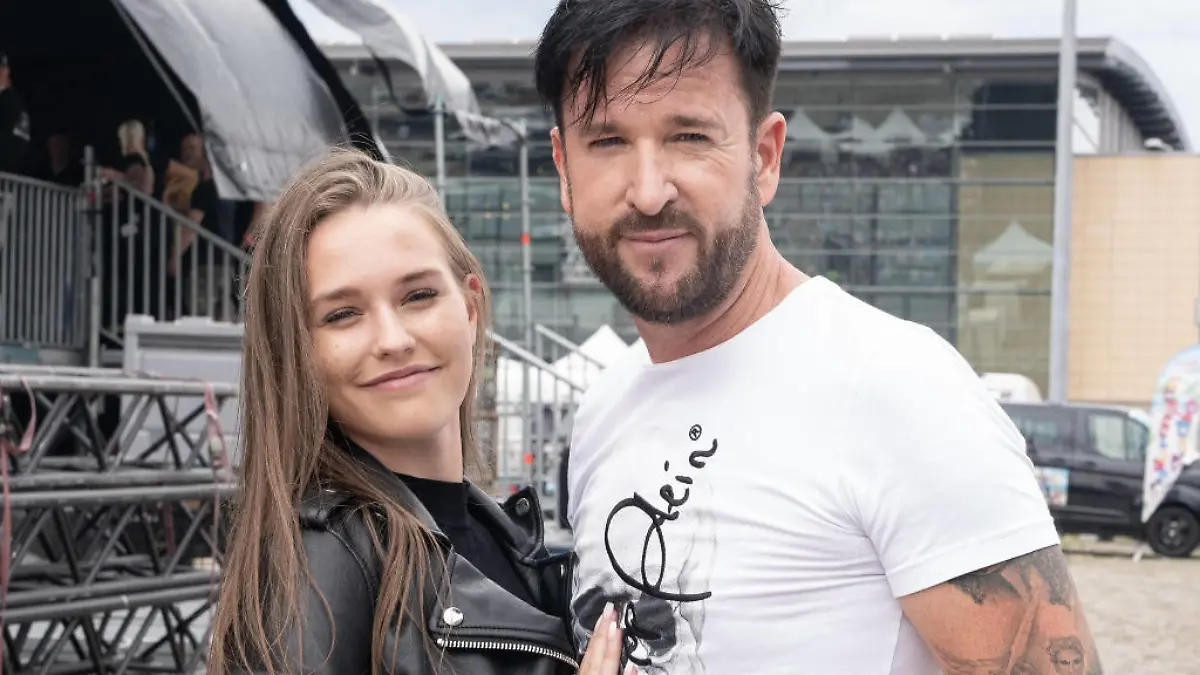 Laura spielt im Videoclip von Michael Wendler Laura wollte schon immer Schauspielerin werden