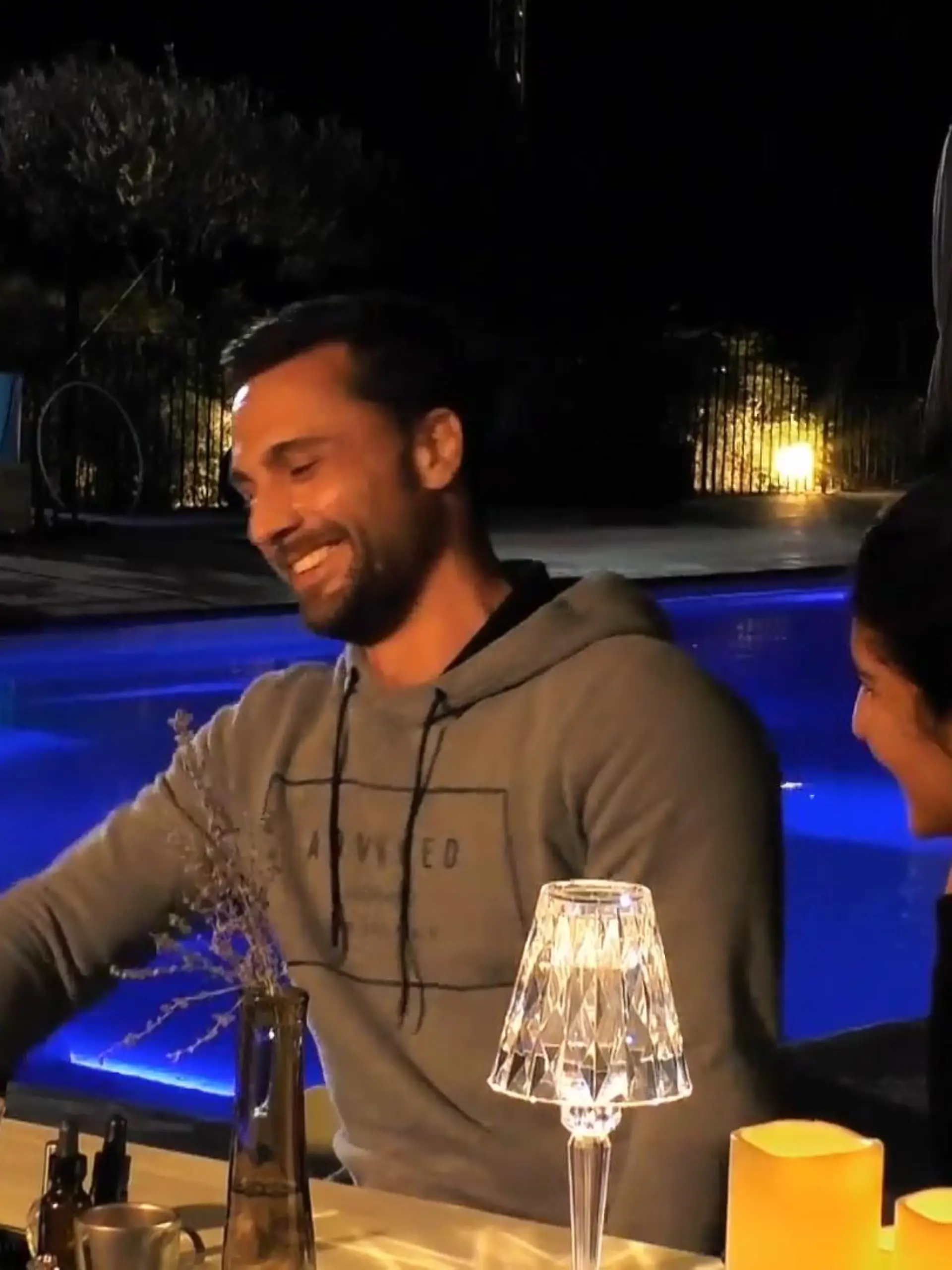 Bild zu: "Marcus findet im "First Dates Hotel" gleich zwei Frauen gut"