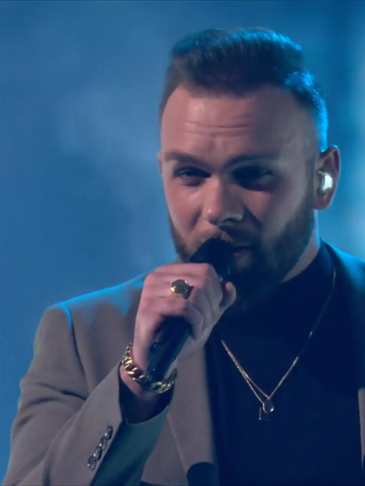 Bild zu: "Joshua Tappe singt "Supergirl""