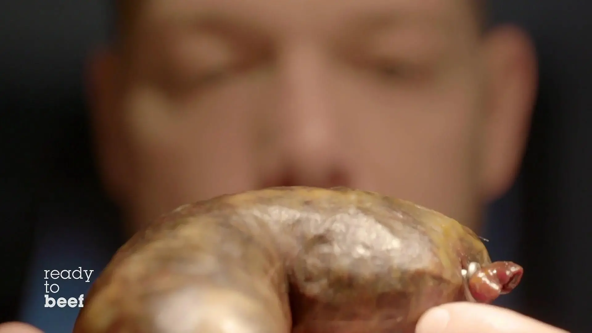 Robin Pietsch hat Grützwurst mitgebracht Die geheime Zutat bei "ready to beef!"