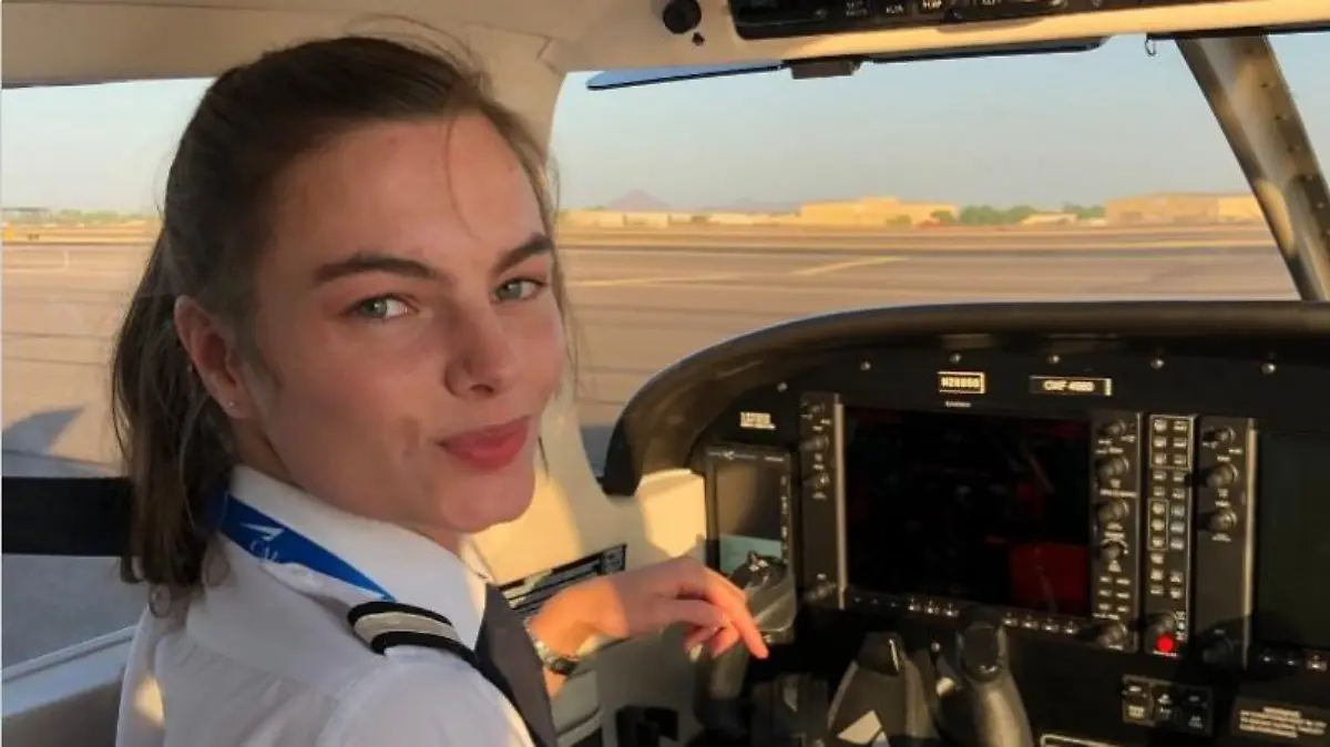 Bild von Oriana Pepper in einem Flugzeug