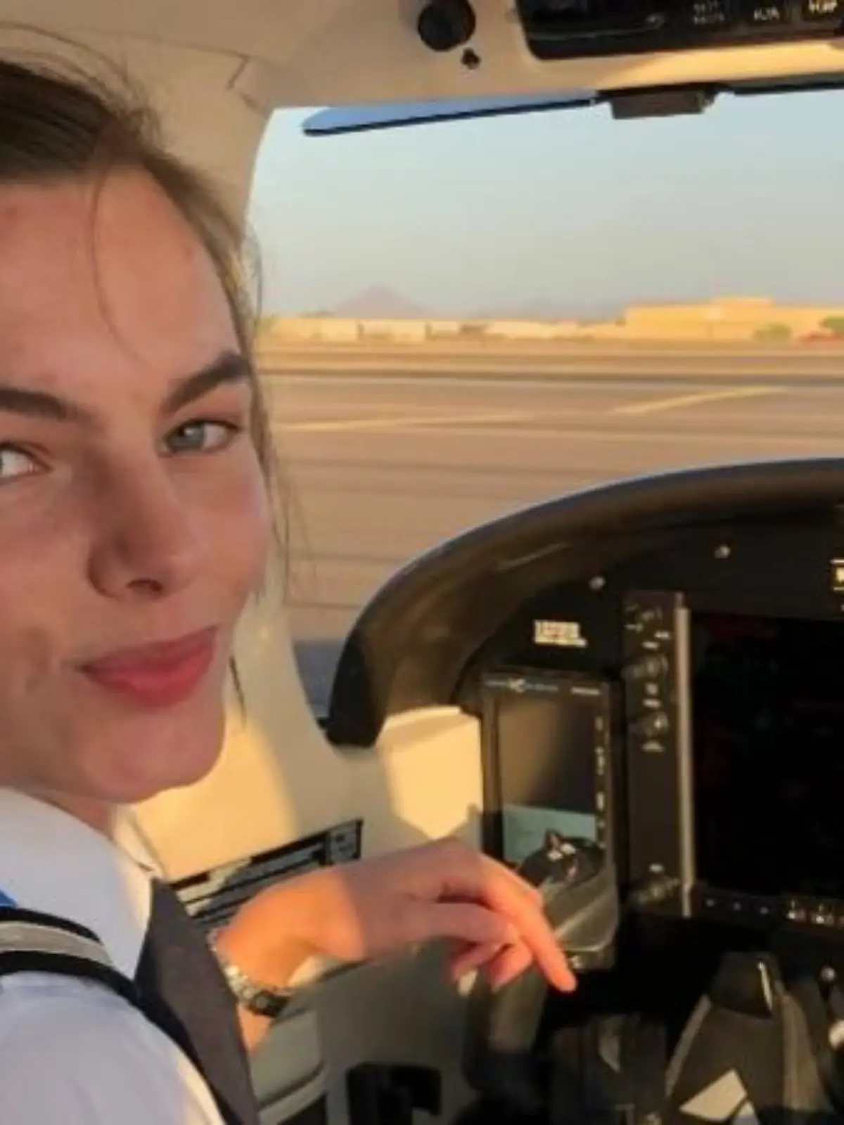 Bild von Oriana Pepper in einem Flugzeug