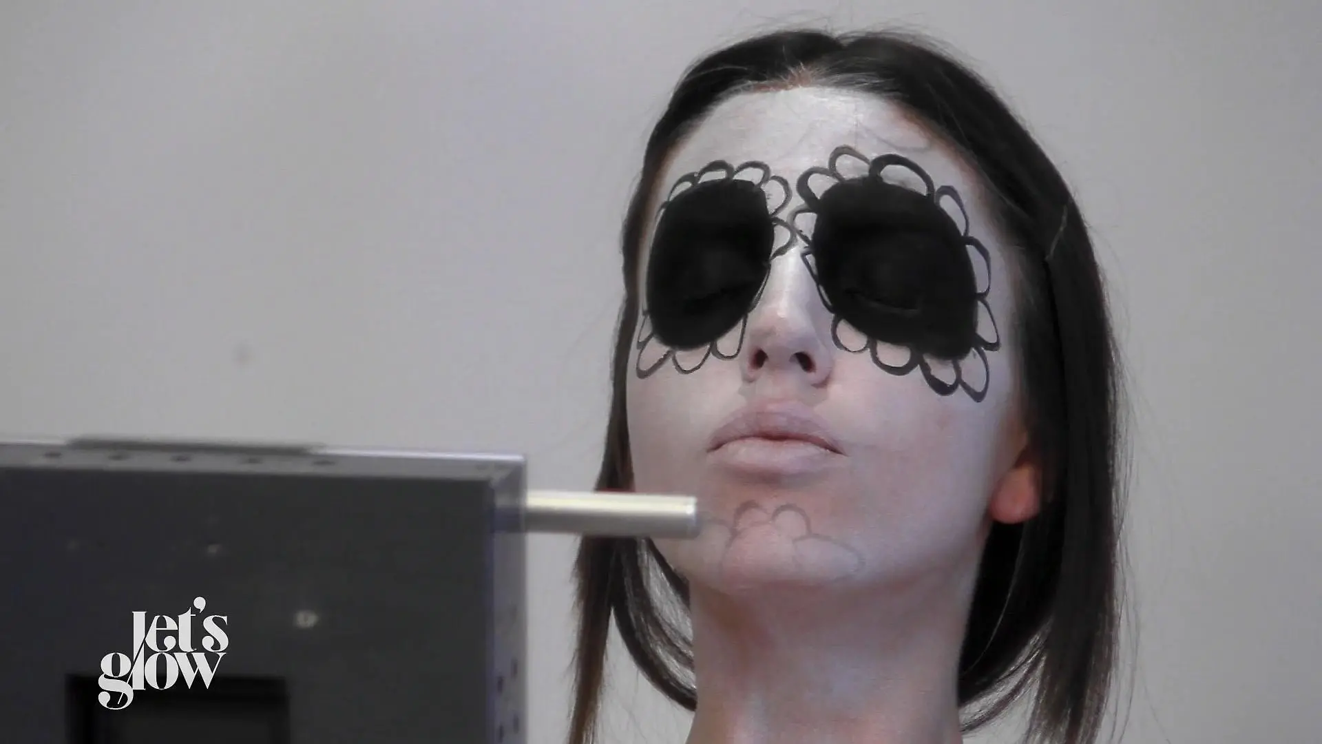 Die Talente machen sich an den Totenmasken-Look Gruselig-bunt soll er werden