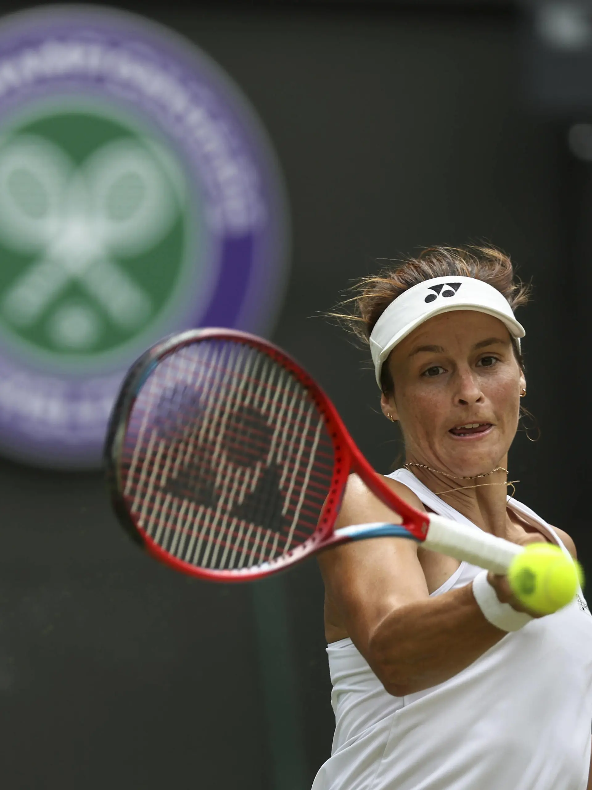 (220706) -- LONDON, July 6, 2022 (Xinhua) -- Tatjana Maria of Germany hits a return during the women's singles quarter-final match against her compatriot Jule Niemeier at Wimbledon Tennis Championship in London, Britain, on July 5, 2022. (Xinhua/Han Yan) - Han Yan -//CHINENOUVELLE_08500102/2207060904/Credit:CHINE NOUVELLE/SIPA/2207060923 / action press