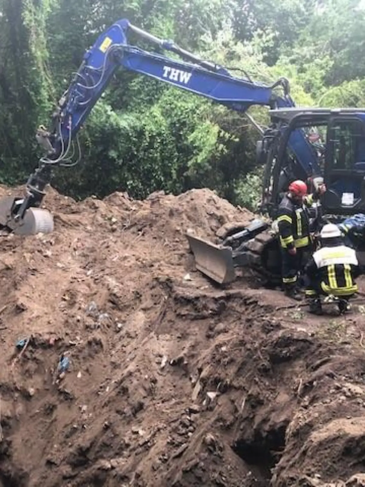 Die Einsatzkräfte sind seit dem späten Mittwochabend im Einsatz.