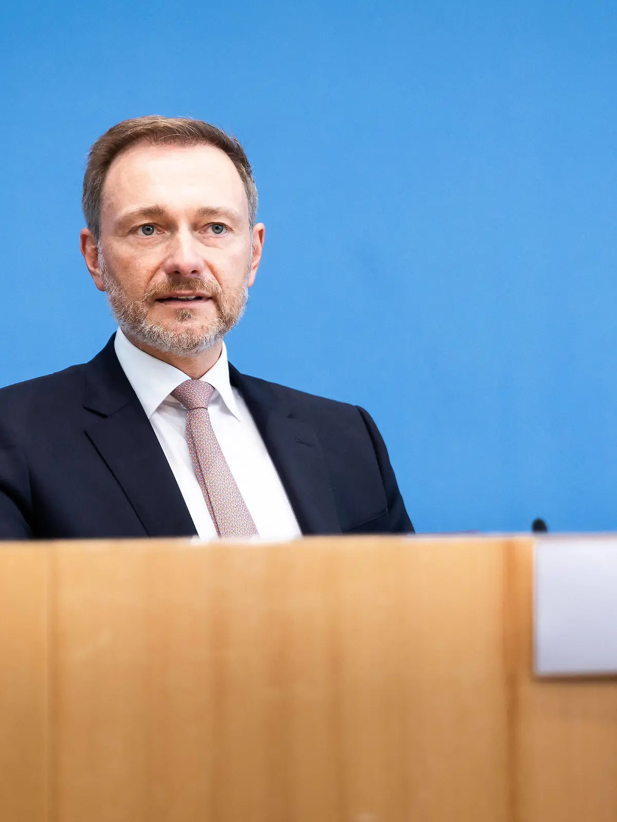  Bundesfinanzminister Christian Lindner stellt in der Bundespressekonferenz den Regierungsentwurf zum Budneshaushalt 2023 vor in Berlin, 01.07.2022. Berlin Germany *** Federal Finance Minister Christian Lindner presents the governments draft budget 2023 at the Federal Press Conference in Berlin, 01 07 2022 Berlin Germany Copyright: xLeonxKuegelerx