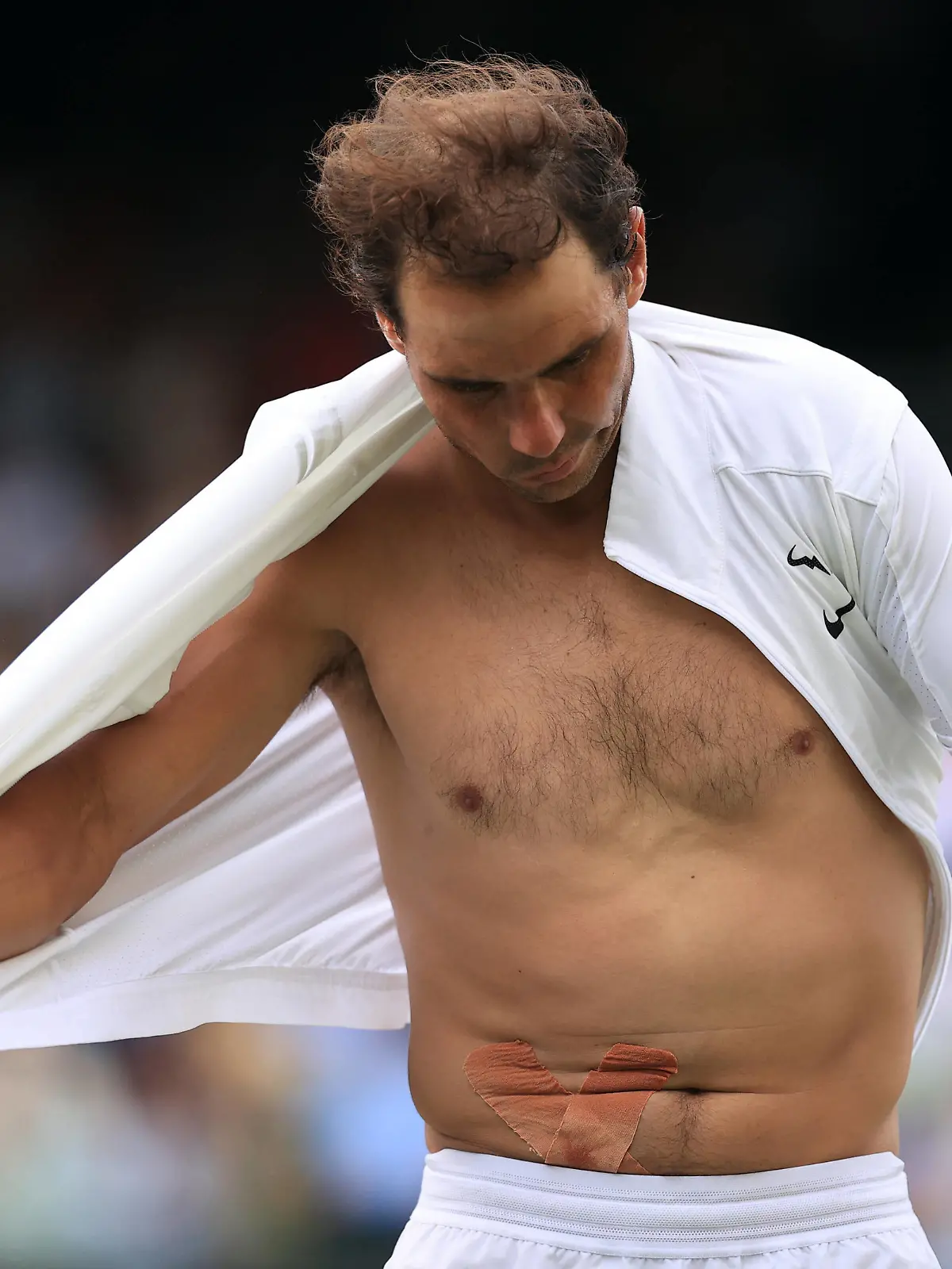 Sport Bilder des Tages Tennis - Wimbledon Day 10 6th July 2022 - Tennis - Wimbledon Day 10 - Rafael Nadal v Taylor Fritz - Nadal removes his shirt after victory revealing the tape for his abdominal injury. Photo: Simon Stacpoole / Offside. London UK *** Tennis Wimbledon Tag 10 6. Juli 2022 Tennis Wimbledon Tag 10 Rafael Nadal v Taylor Fritz Nadal zieht nach dem Sieg sein Hemd aus und zeigt das Pflaster für seine Bauchverletzung Foto Simon Stacpoole Offside London UK PUBLICATIONxINxGERxSUIxAUTxONLY Copyright: xSimonxStacpoolexOffside