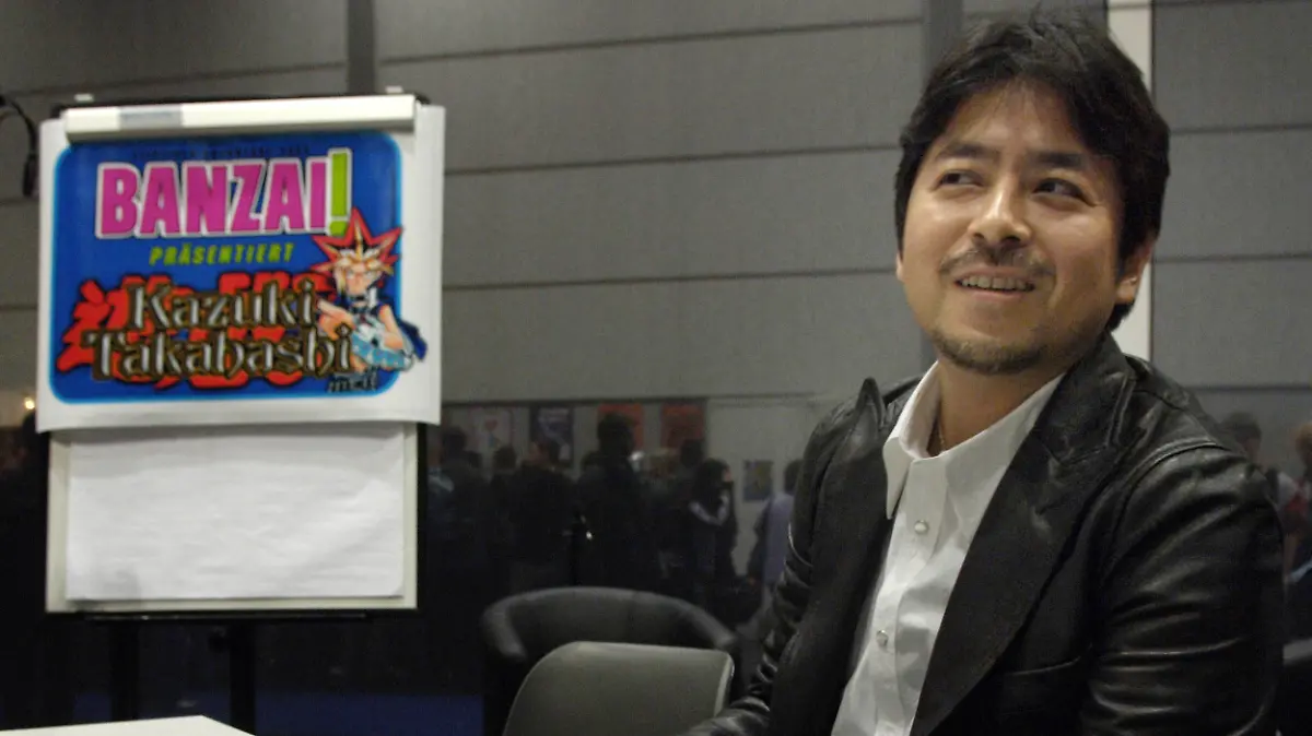 Der japanische Comic-Zeichner Kazuki Takahashi am Samstag (19.03.2005) auf der Leipziger Buchmesse. Der Manga-Star und Erfinder der berühmten Yu-Gi-Oh-Karten trat auf der Buchmesse erstmals öffentlich auf. Auf der Messe werden vom 17.-20.03.2005 mehr als 2100 Verlage und Editionen aus 31 Ländern ihre Neuerscheinungen vorstellen. Rund 1000 Autoren werden sich bei insgesamt 1500 Veranstaltungen und Lesungen vorstellen. Foto: Peter Endig dpa/lsn +++(c) dpa - Report+++