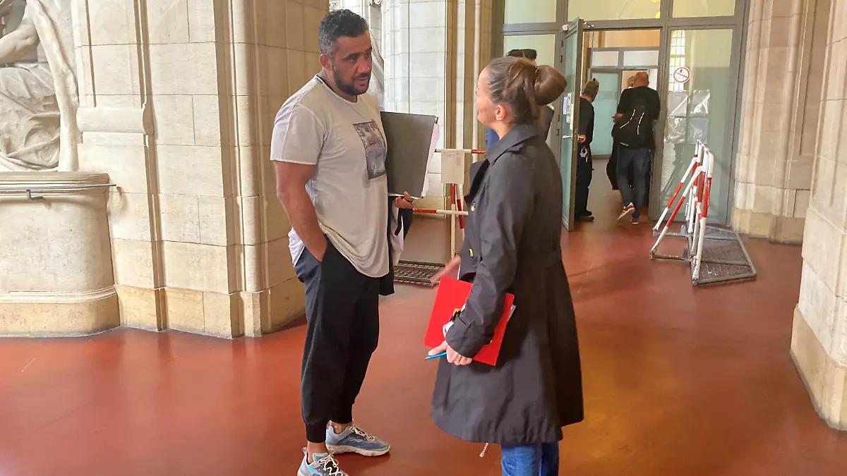 RTL-Reporterin Samina Faizi im gespräch mit Arafat Abou-Chaker